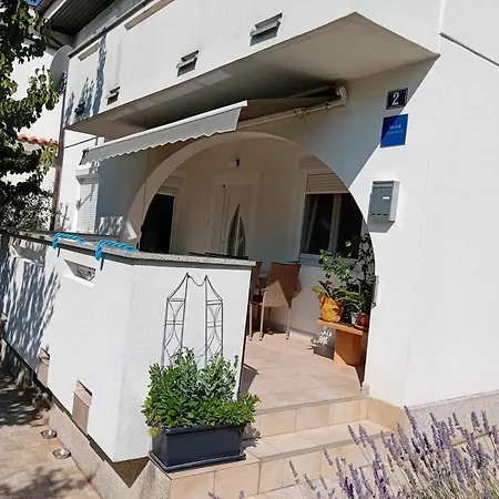 Nevenka Apartamento *